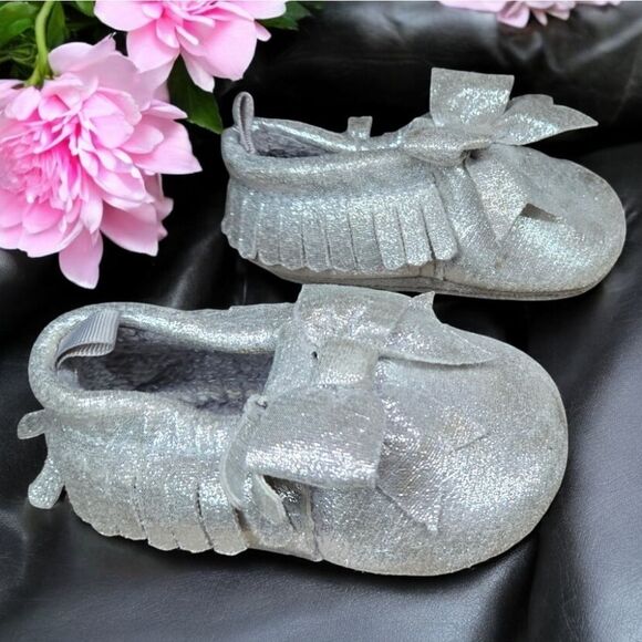 Baby Girl Moccasins Silver Metallic Bow Crib Shoes 3 First Steps Pram Booties - Picture 6 of 9